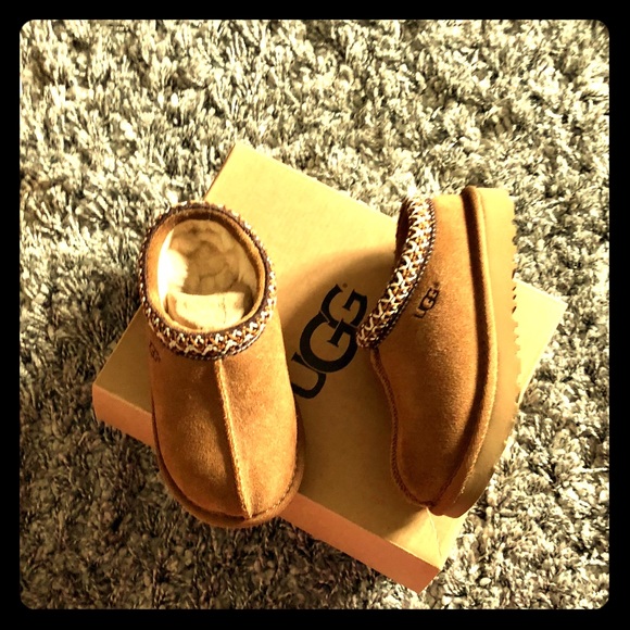 ugg unisex slippers